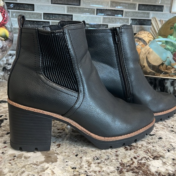 Naturalizer Black Booties size 7.5W - Picture 5 of 11
